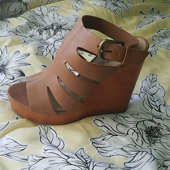 Lucky Brand Cognac Wedge - Picture 2 of 3